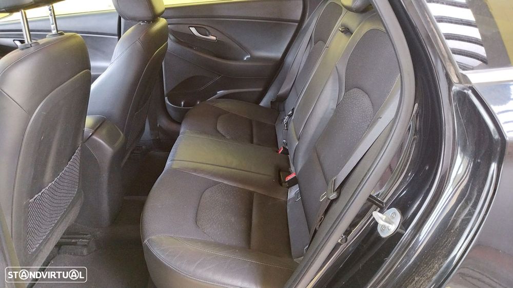 Hyundai i30 SW 1.6 CRDi Comfort - 14