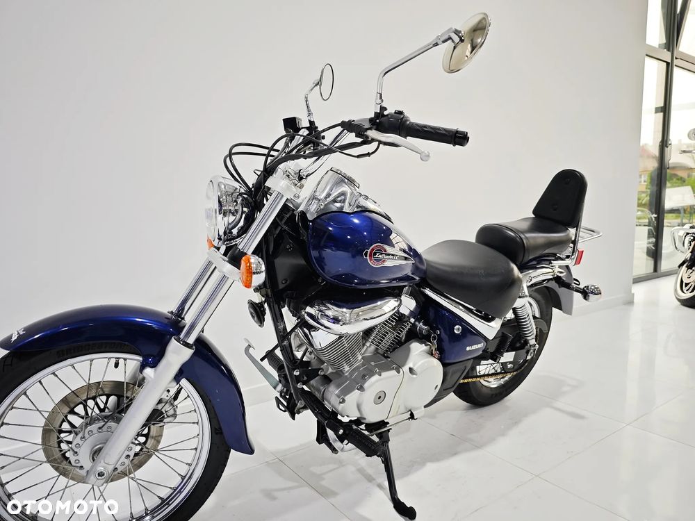 Suzuki Intruder - 12