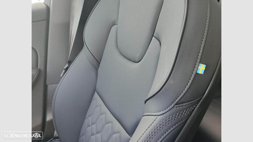 Volvo XC 60 2.0 T6 PHEV Plus Dark AWD - 21