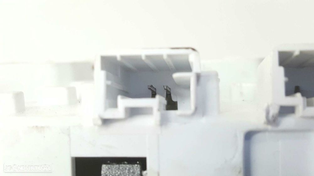 LUZ INTERIOR PEUGEOT 208 SIGNATURE - 3