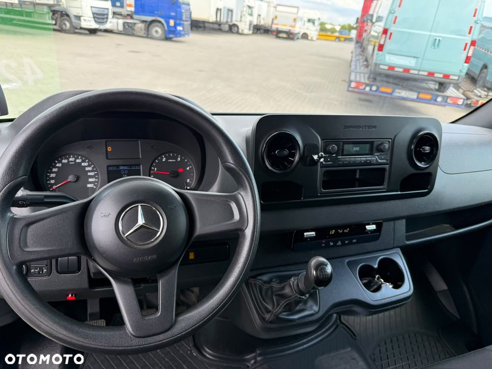 Mercedes-Benz Sprinter - 10