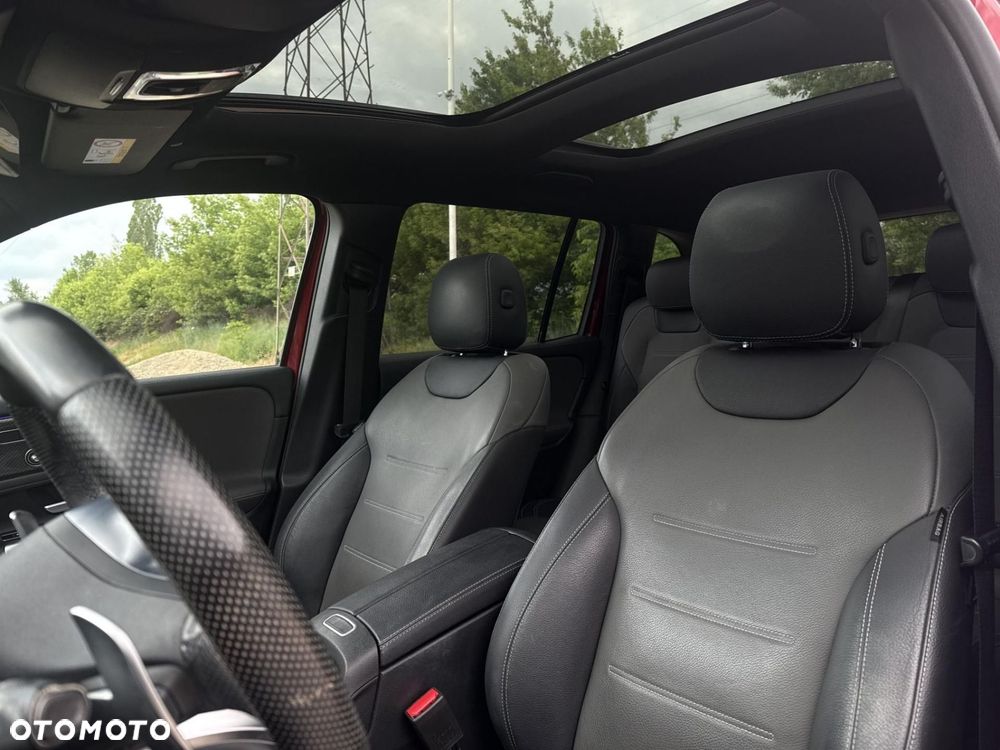 Mercedes-Benz GLB - 12