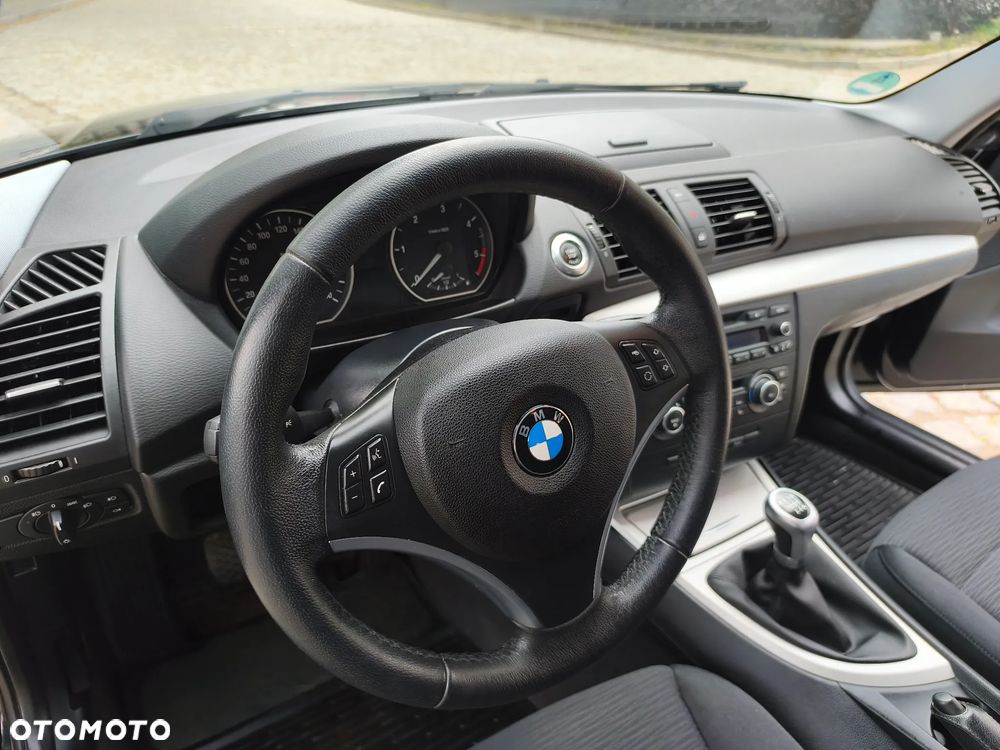 BMW Seria 1 - 22