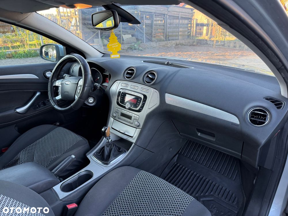 Ford Mondeo 1.8 TDCi Ghia - 14
