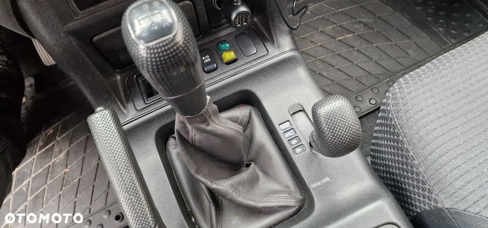 Mitsubishi Pajero 2.5 TD Classic - 9