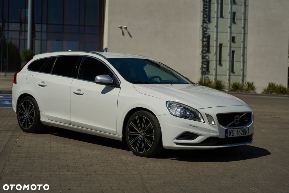 Volvo V60 D5 R-Design - 4