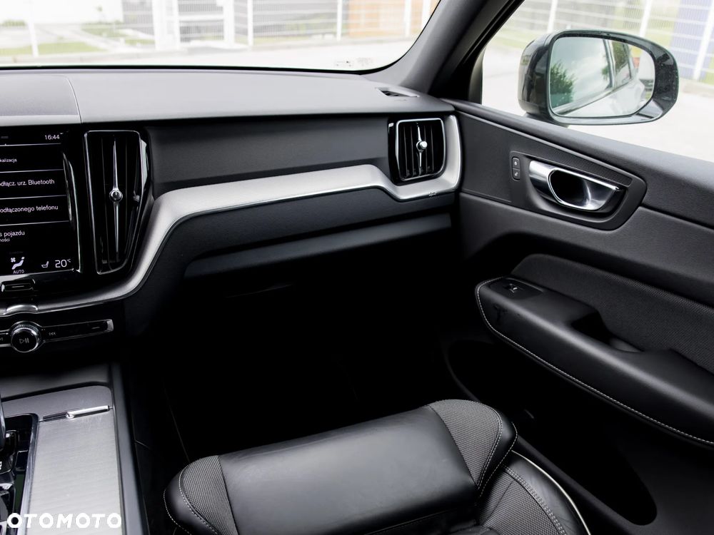 Volvo XC 60 B4 D AWD R-Design - 9