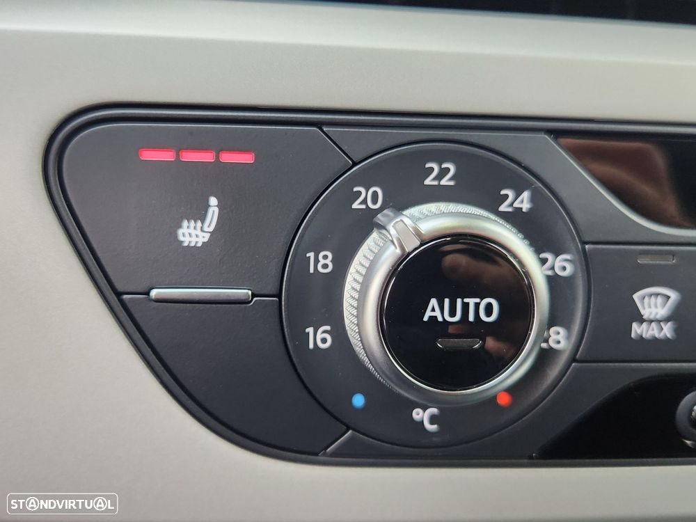 Audi A4 Avant 40 TDI S line S tronic - 38