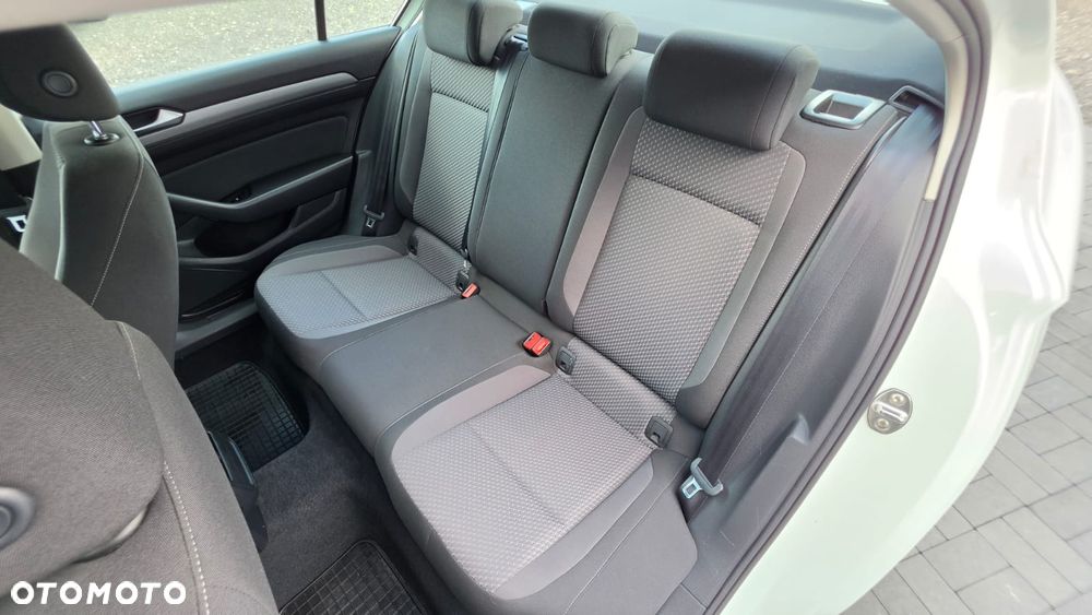 Volkswagen Passat 2.0 TDI EVO Essence - 19