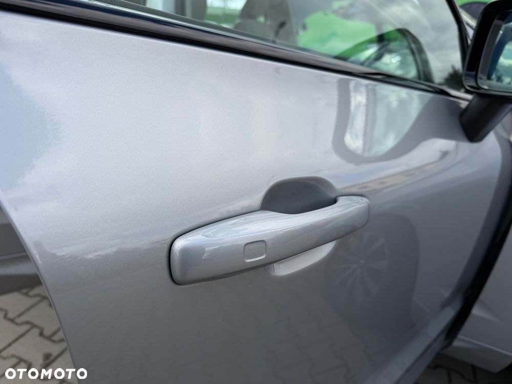 Volvo XC 60 B4 D Plus Dark - 19