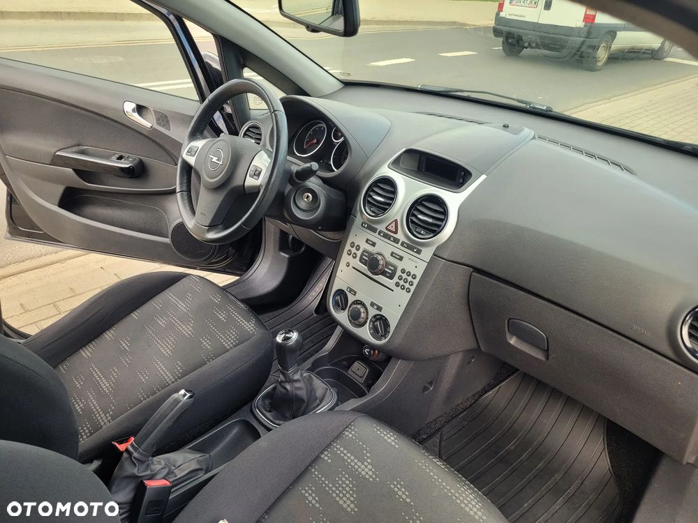 Opel Corsa 1.4 16V Satellite - 25
