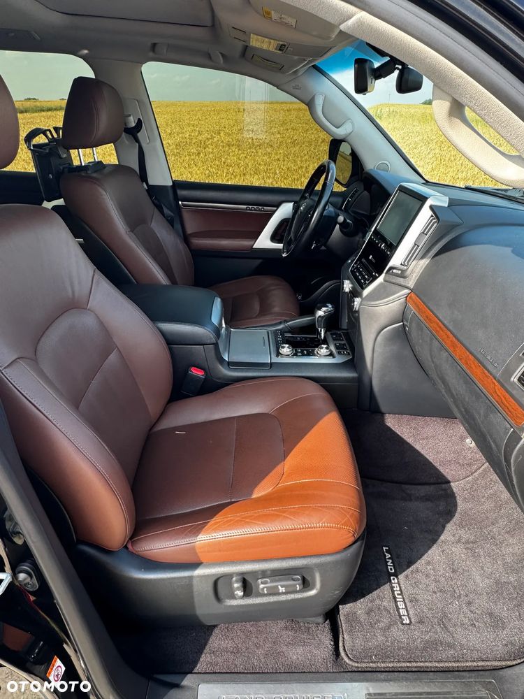 Toyota Land Cruiser - 10