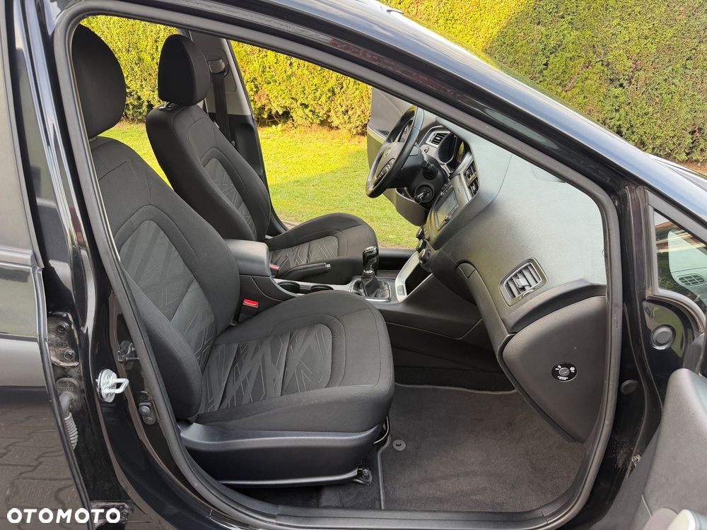 Kia Ceed 1.6 GDI ISG Platinum Edition - 25