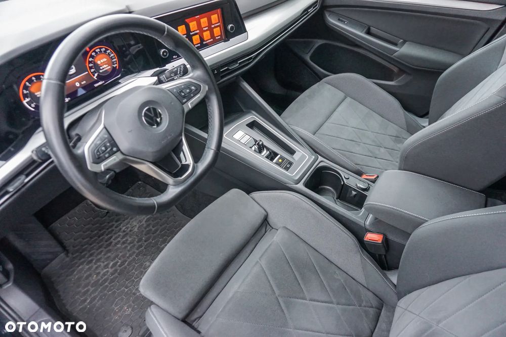 Volkswagen Golf VIII 1.5 eTSI EVO Life DSG - 9