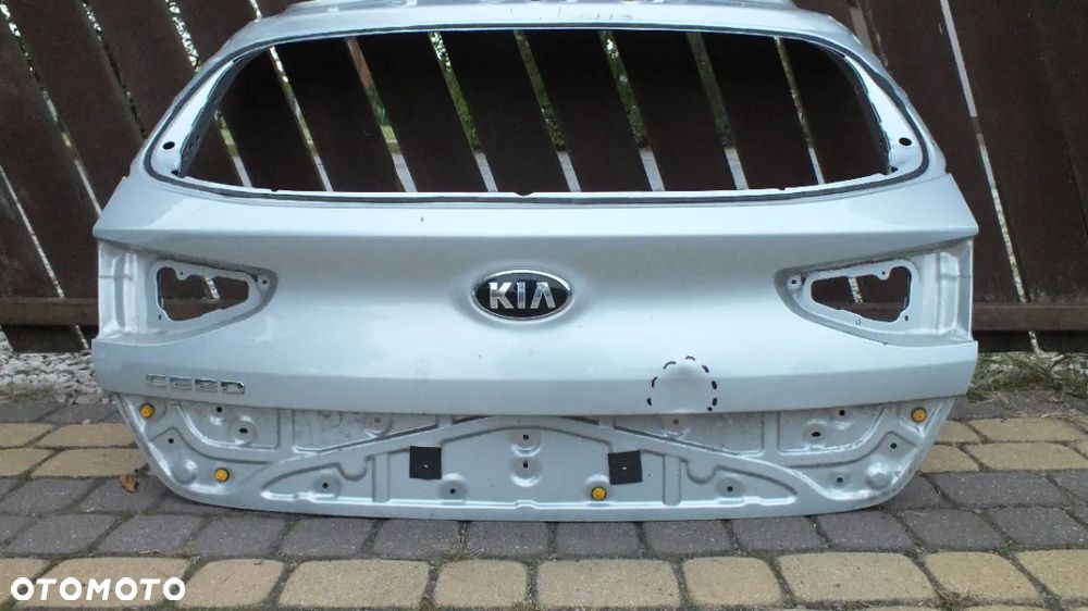 Klapa bagażnika Kia Ceed III hb - 1