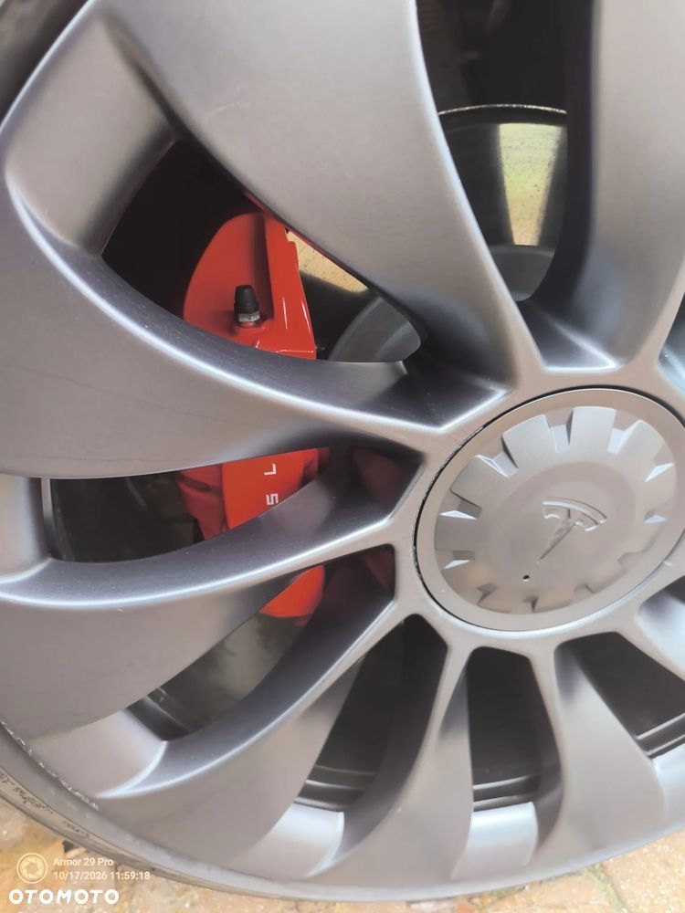 Tesla Model Y Long Range Dual Motor AWD - 13