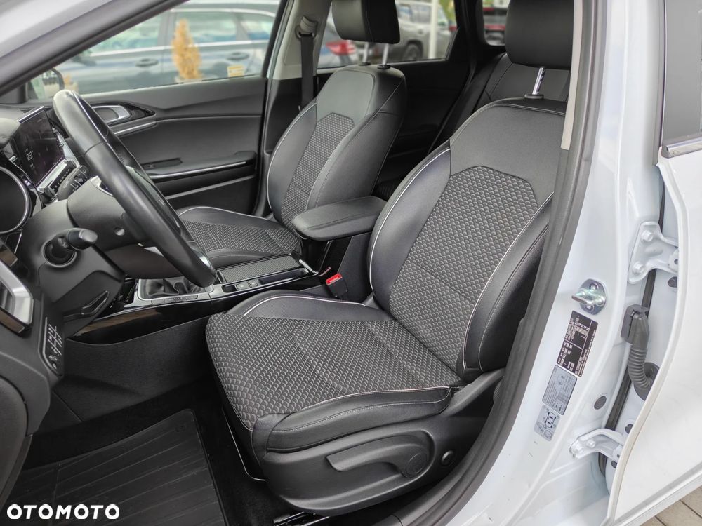 Kia Ceed 1.5 T-GDI L Business Line - 13
