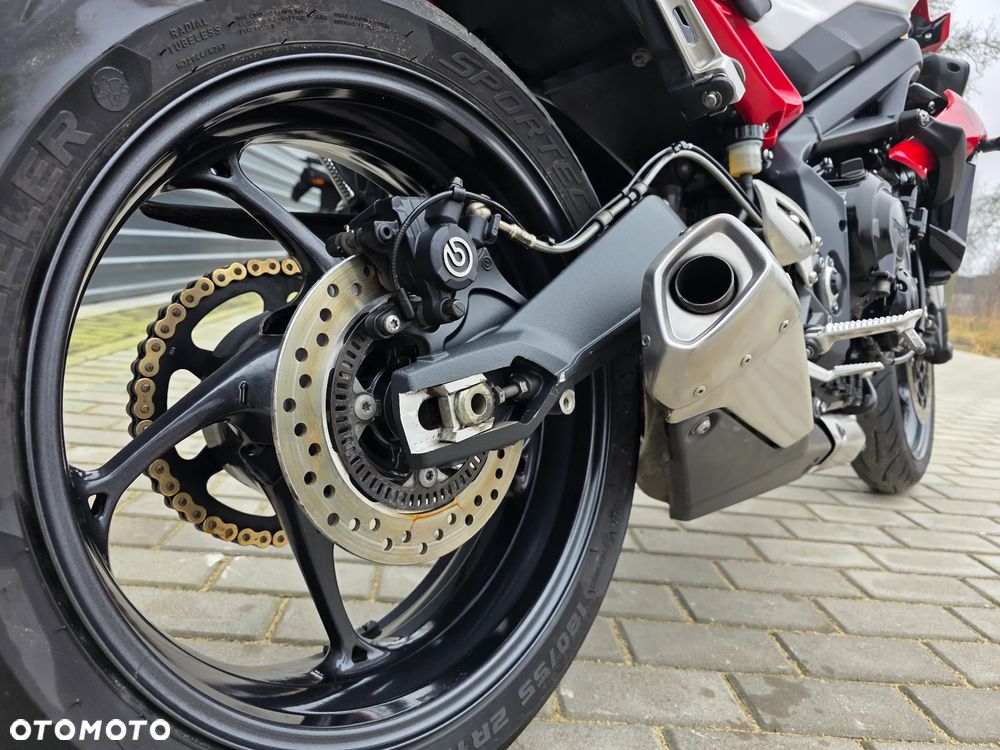 Triumph Street Triple - 8