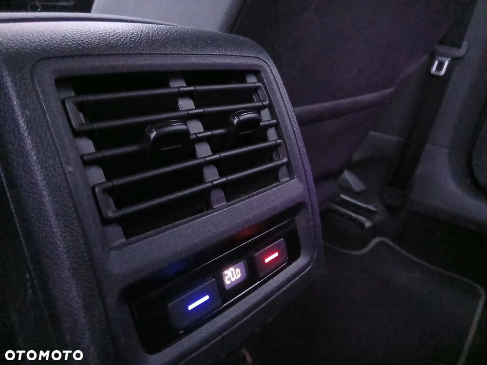 Volkswagen Golf - 23