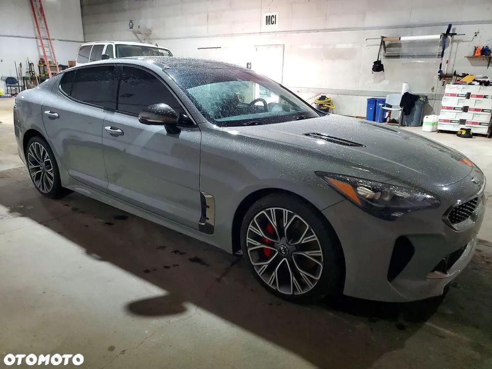 Kia Stinger - 1