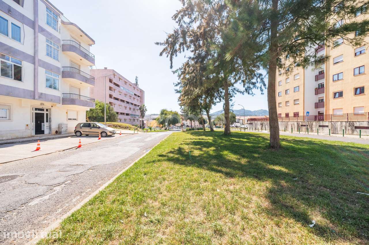 Apartamento T3, remodelado e com boas áreas - Grande imagem: 4/36