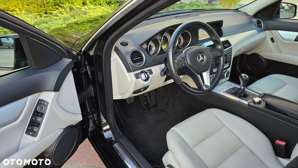 Mercedes-Benz Klasa C 180 BlueEFFICIENCY Avantgarde - 9