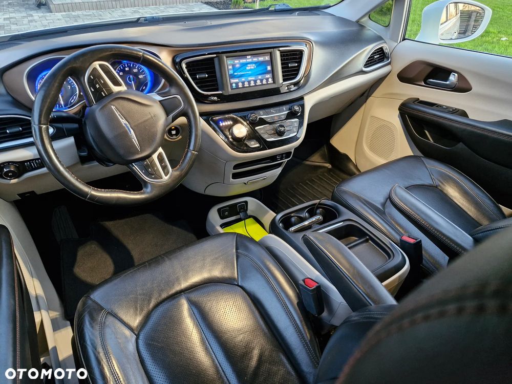 Chrysler Pacifica - 8