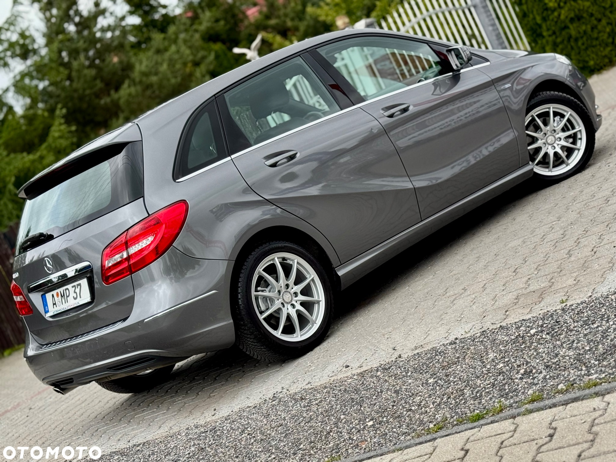 Mercedes-Benz Klasa B 180 BlueEFFICIENCY Edition - 32