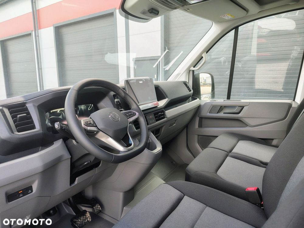 Volkswagen Crafter Crafter 35 Furgon z wysokim dachem silnik: 2,0 l EURO VI SCR 163 KM / skrzynia biegów: Przedni napęd automatyczna 8-biegowa rozstaw osi: 4490 mm L5 - 12