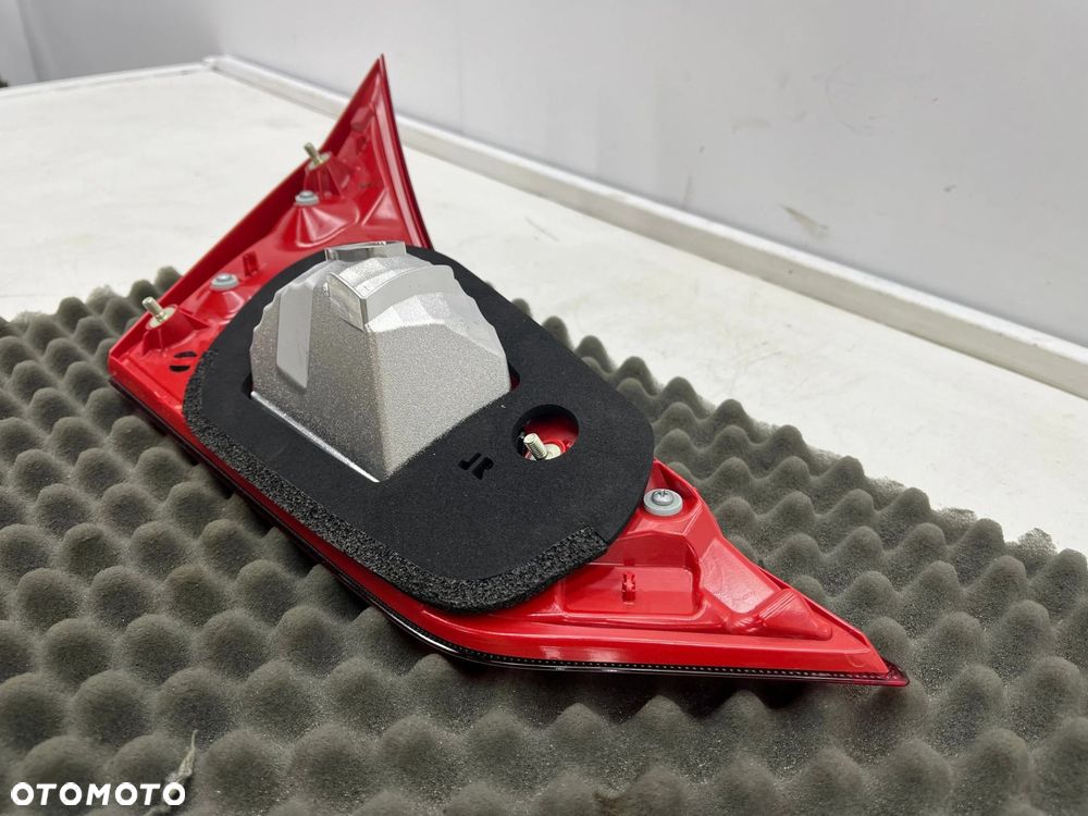 Lampa Toyota Auris II E18 Corolla HB 12-15r. NOWA prawa tylna w klapę bagażnika EU Oryginalna 81581- - 9