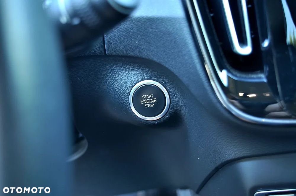 Volvo XC 40 T3 Momentum Pro - 31