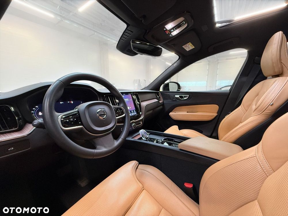 Volvo XC 60 B4 D AWD Plus Dark - 21