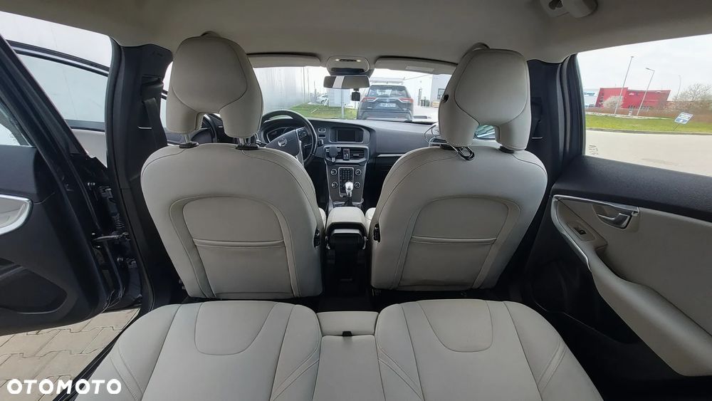 Volvo V40 T3 Momentum - 13