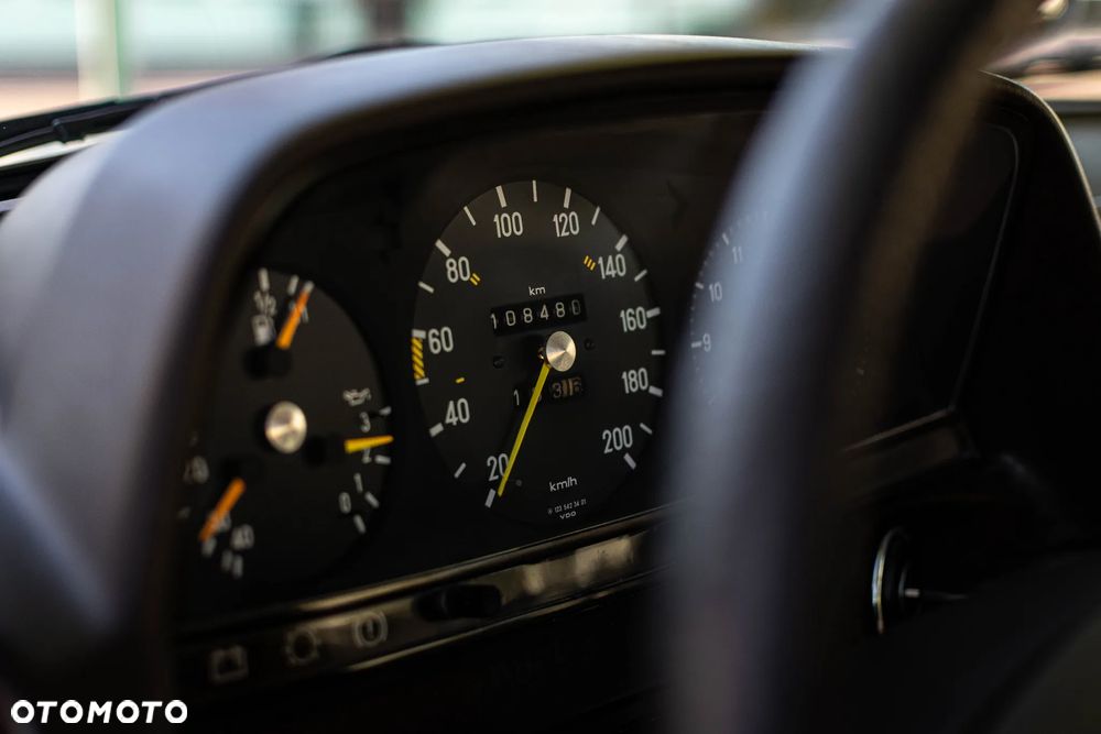 Mercedes-Benz W123 - 15