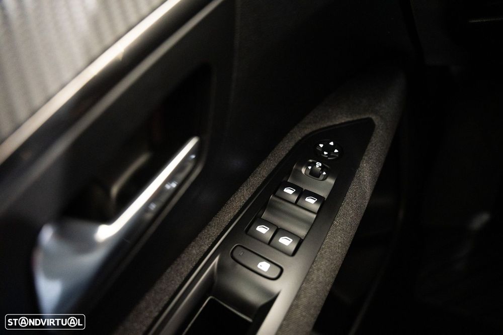 Peugeot 5008 1.2 PureTech Allure EAT8 - 28