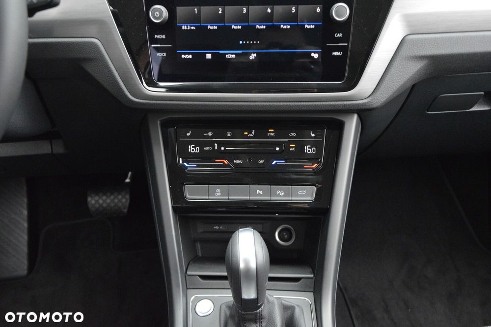 Volkswagen Touran - 17