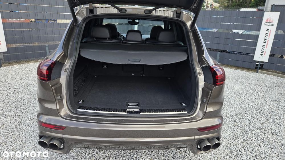 Porsche Cayenne Platinum Edition - 17
