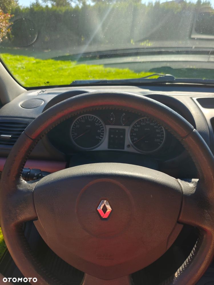 Renault Clio - 11
