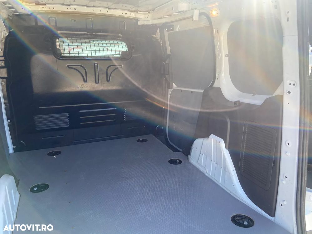 Ford Transit Connect - 22