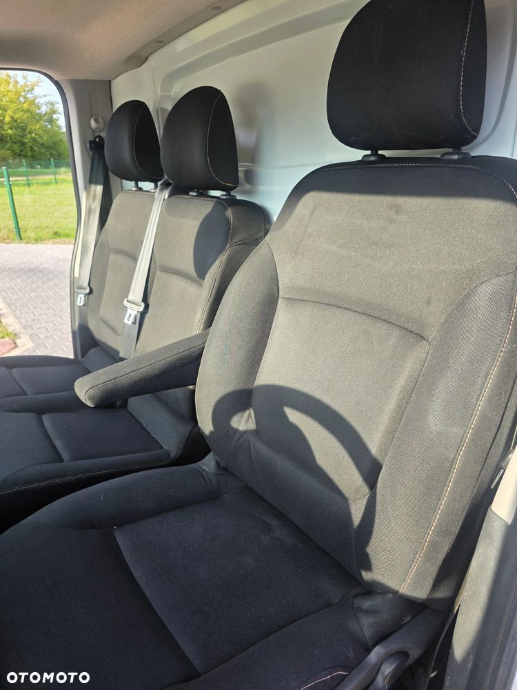 Renault Trafic vivaro 2018 r L2H2 przebieg 107400 km dlugi wysoki klima tempomat nawigacja - 21