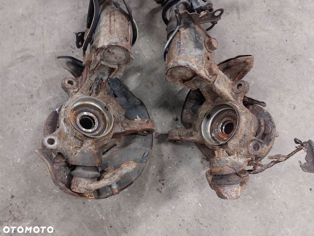 AMORTYZATOR ZWROTNICA LEWY + PRAWY PRZÓD COROLLA VERSO II 2.0 D4D - 7