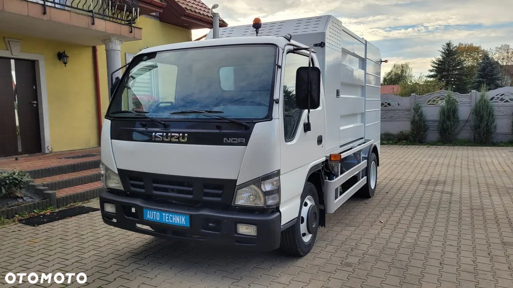 Isuzu MYJKA DO POJEMNIKÓW - 3
