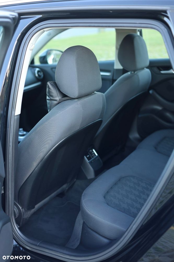Audi A3 Sportback 1.4 TFSI Ambiente - 19