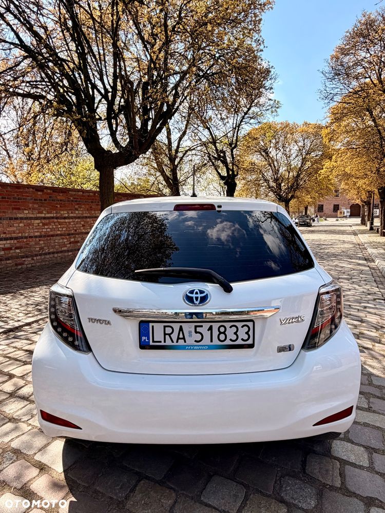 Toyota Yaris Hybrid 100 Premium - 4