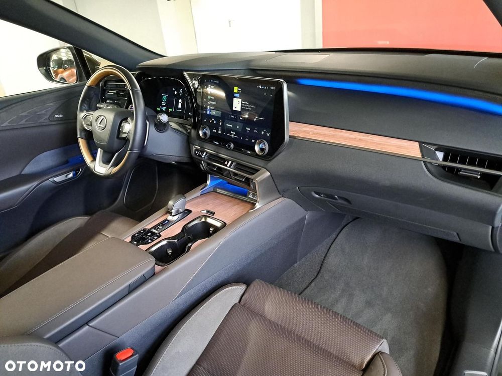 Lexus RX 450h+ Omotenashi - 17