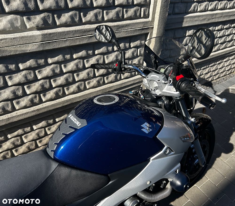 Suzuki GSR - 9