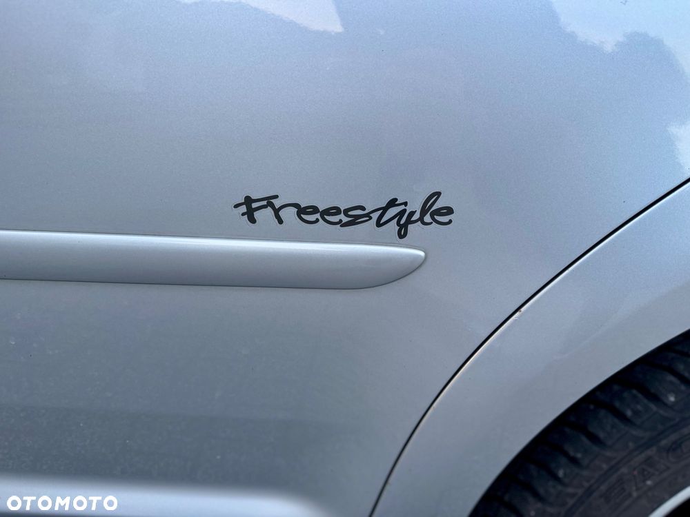 Volkswagen Touran 2.0 TDI DPF Freestyle - 9