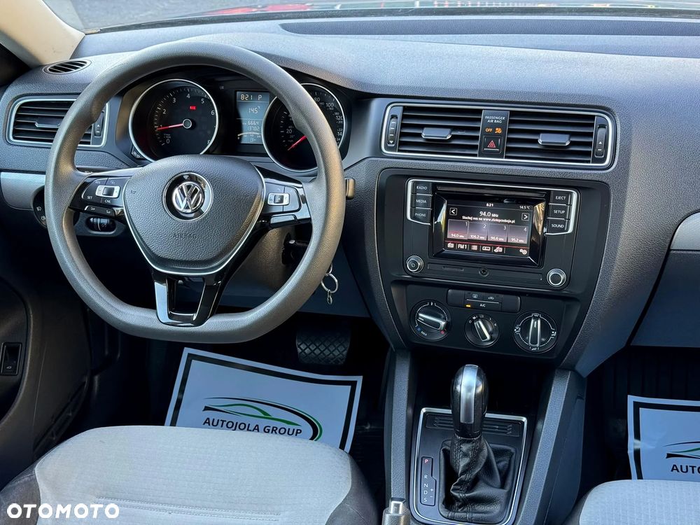 Volkswagen Jetta - 12