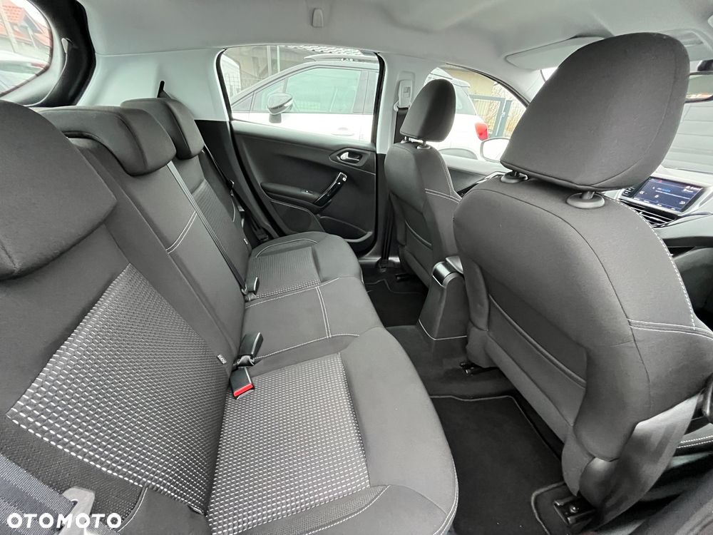 Peugeot 208 1.2 PureTech GPF Allure S&S EAT6 - 21