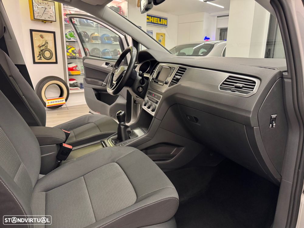 VW Golf Sportsvan 1.6 TDI Confortline BlueMotion - 19